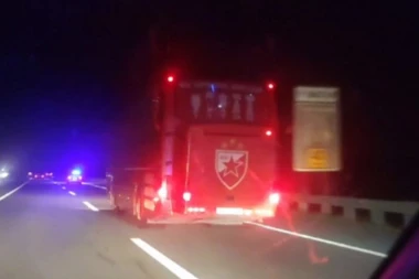 HIT SNIMAK! Vozili smo se na putu ka Beogradu pored autobusa Zvezde! (VIDEO)