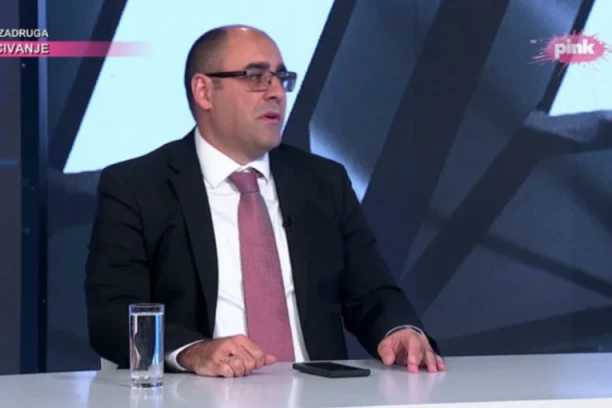 U eri POTPUNOG HAOSA, Vučić otvara fabrike! Đukanović kaže da se predsednik Srbije odlučio za najbolji mogući pravac u ovom trenutku!