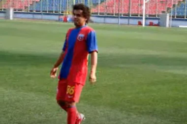 Svi su ga prozivali da je NIZAK i MALI, ali on nije imao KOMPLEKSA! (VIDEO)