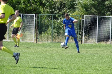 PEVAČ U KOPAČKAMA: Zamenik kapitena Žarkova uspešno spojio dve najveće ljubavi!