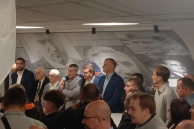 ISPALI SMEŠNI: Vučelić i Vazura napravili koktel povodom rođendana Partizana i - DOŽIVELI FIJASKO! (FOTO GALERIJA)