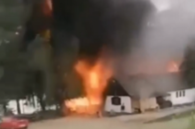 VATRA GUTA SVE PRED SOBOM: Veliki požar kod Bačkog Petrovca! (VIDEO)