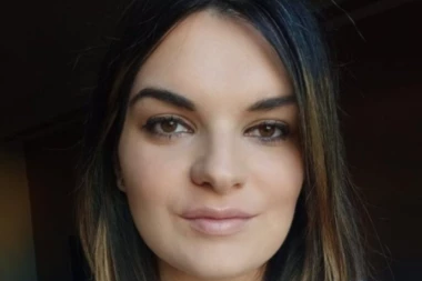 MILICU JE MAJKA ODBACILA I OSTAVILA JE KOD KONTEJNERA: Dvadeset godina kasnije, njeno lice je gledala SVUDA (FOTO)