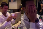 NOVAK OPSOVAO PRED KAMEROM: Isplivao URNEBESAN snimak Srbina, Đoković izvukao ceduljicu, pa se ŠOKIRAO viđenim! (VIDEO)