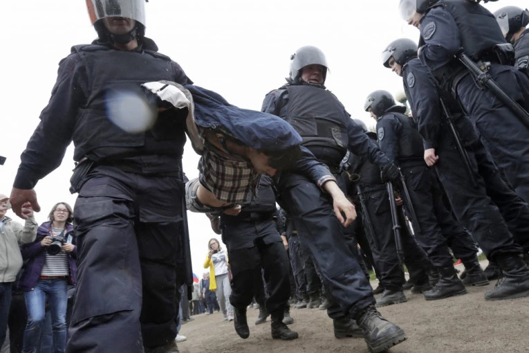 NASLEDNICI NAVALJNOG SPREMAJU REVOLUCIJU: Formira se "partizansko podzemlje", kreće sabotaža mobilizacije! (FOTO)