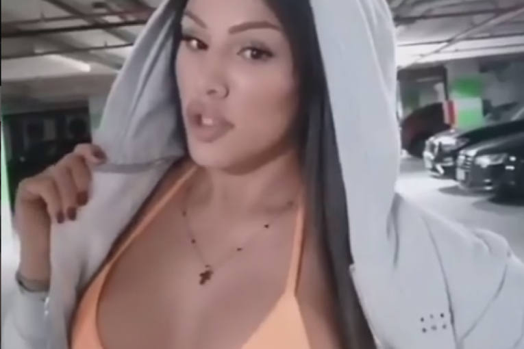 Sandra Afrika reklamira Šmeker tim