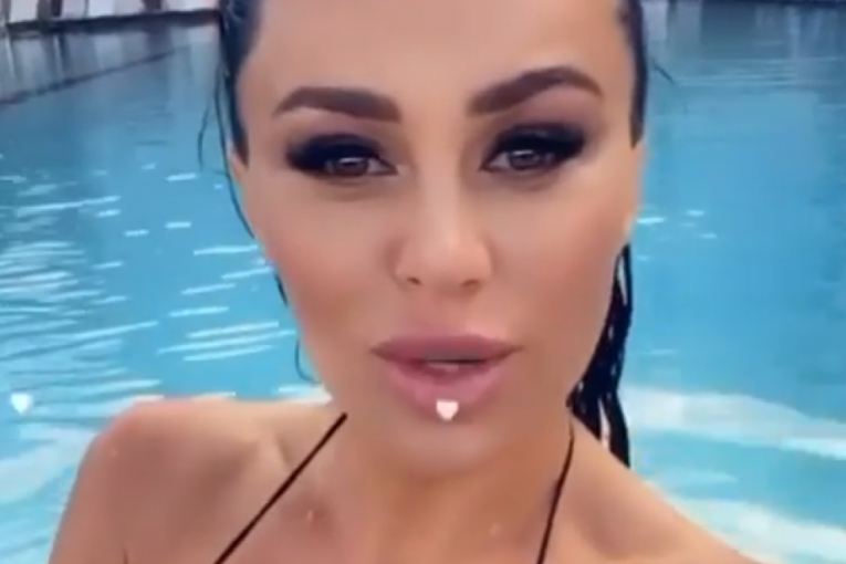 Stanija Dobrojević reklamira Šmeker tim