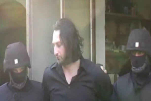 LAZA BOMBAŠ ŠTRAJKUJE GLAĐU! Smršao 20 kila, njegova advokatica izrevoltirana napustila suđenje!