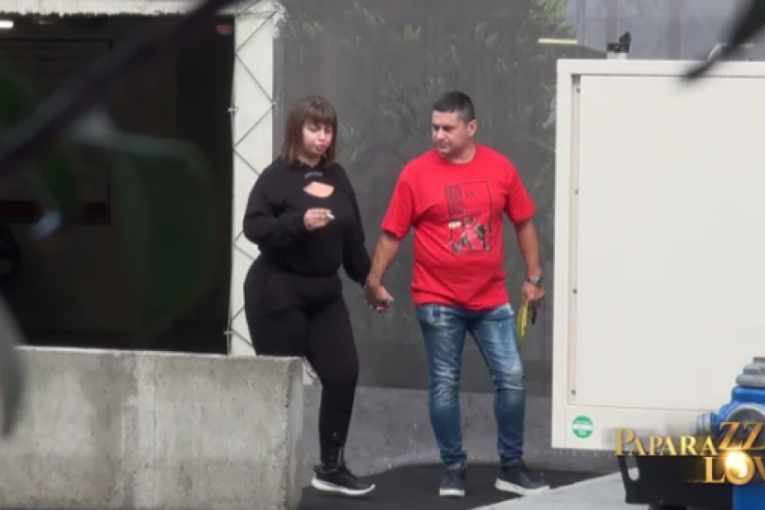 Miljana Kulić ispred Kliničkog centra