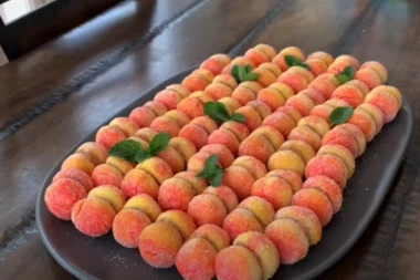 SLATKIŠ KOJI BUDI NOSTALGIJU: Stari recept za breskvice, priprema nikad jednostavnija!