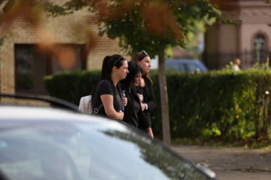 SVE ĆU DA ISPRIČAM, SAMO DA SKUPIM SNAGU! OVO NE SME DA PROĐE NEKAŽNJENO: Oglasila se Petrina majka