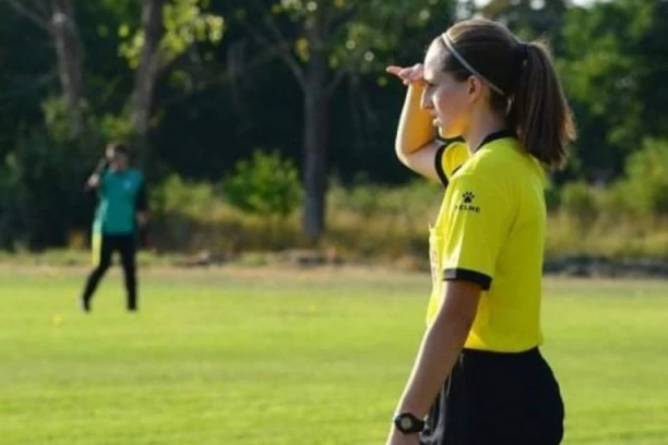 Pred njom i najjači drhte: Dama u kopačkama koja preti da pomuti slavu muškim kolegama! (FOTO GALERIJA)