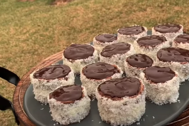 LAK RECEPT I PREUKUSAN KOLAČ: Ruske kape nikad jednostavnije (FOTO)