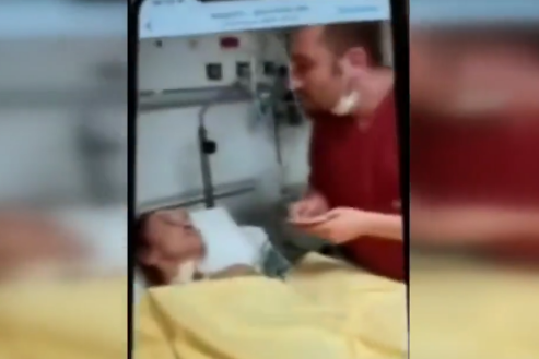 ŠTA NIJE U REDU SA LJUDIMA?! Medicinski radnici maltretiraju bolesnu baku! (UZNEMIRUJUĆ VIDEO)