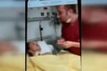 ŠTA NIJE U REDU SA LJUDIMA?! Medicinski radnici maltretiraju bolesnu baku! (UZNEMIRUJUĆ VIDEO)