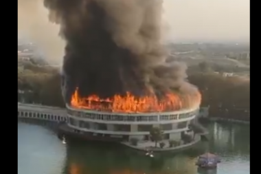 VATRA GUTA ZGRADU U TEHERANU: Ogroman požar izazvao APOKALIPTIČNE scene! (VIDEO)