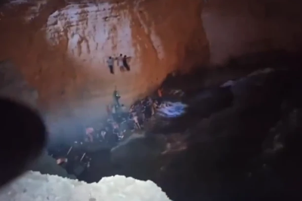 STRAŠNE SCENE NEDALEKO OD POZNATOG GRČKOG OSTRVA: Desetine beživotnih tela plutalo morem! (FOTO)
