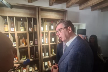 (VIDEO) VUČIĆ U KRALJEVSKOJ VINARIJI U TOPOLI: Uvek ćemo da brinemo o našoj zemlji i budućim naraštajima