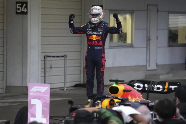 HAOS, TRI SATA TRKE I - TITULA! Maks Ferštapen šampion je F1 karavana!