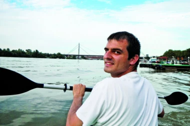 UDAVIO ĆERKU U KOFI VODE! Stravično ubistvo male Petre Budimirović (2) u Vršcu!