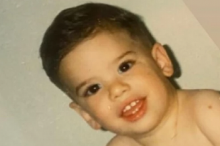 Adam Adaktar kao dete