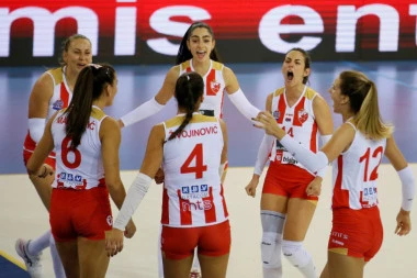 FANTASTIČNOM IGROM ODBOJKAŠICE ZVEZDE OSVOJILE NOVI TROFEJ! Samo nebo im je granica! (FOTO GALERIJA)