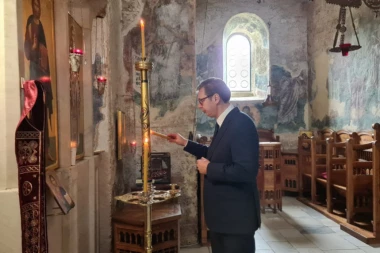 VUČIĆ U SOPOĆANIMA: Država uložila u rekonstrukciju svetinje! (FOTO)