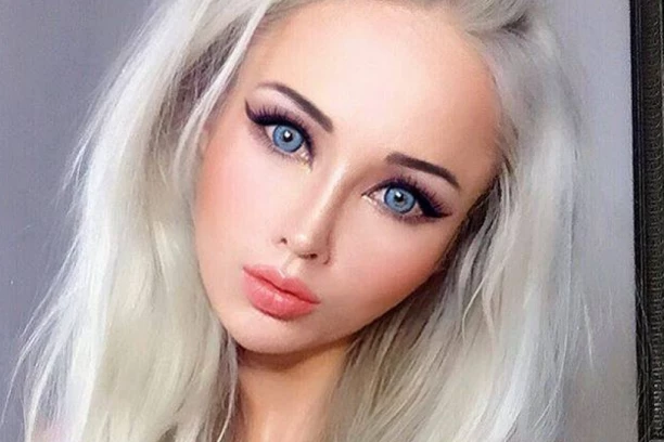 LJUDSKA BARBIKA NE JEDE NEDELJAMA: Priča sa vanzemaljcima, nema intimne odnose sa suprugom, a razlog je BIZARAN!