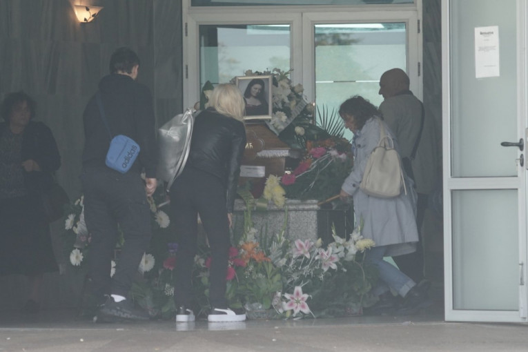 Porodica i prijatelji se opraštaju od Gorice Nešović