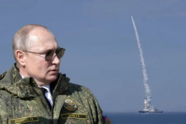 TRENUTAK KOJI JE KIJEV ZAVIO U CRNO! Objavljen snimak ispaljivanja raketa, Rusi poručili: Svrha udara postignuta! (VIDEO)