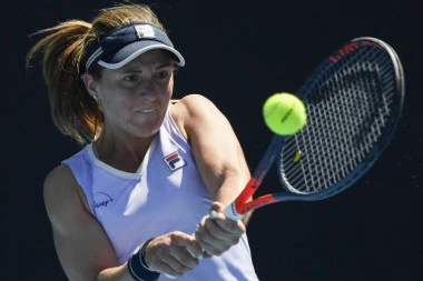 AUTOVALA SE! Čuvena teniserka otkrila celom svetu da je LEZBEJKA! (FOTO GALERIJA)