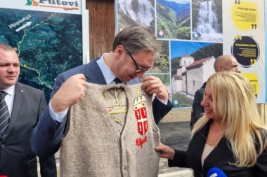 LJUBICA DVE GODINE PLELA PRSLUK ZA PREDSEDNIKA: Ošišala sam svoje stado, pravo je umetničko delo! (FOTO)