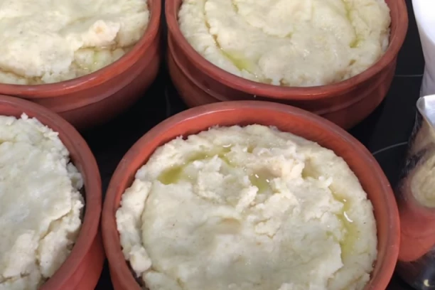 STARINSKI RECEPT ZA KAČAMAK: Najbolja opcija kada ne znate šta biste doručkovali, nema osobe koja ga ne voli!