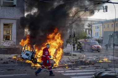 KIJEV NAPADNUT DRONOVIMA KAMIKAZAMA! Snažne eksplozije od ranog jutra u prestonici Ukrajine!