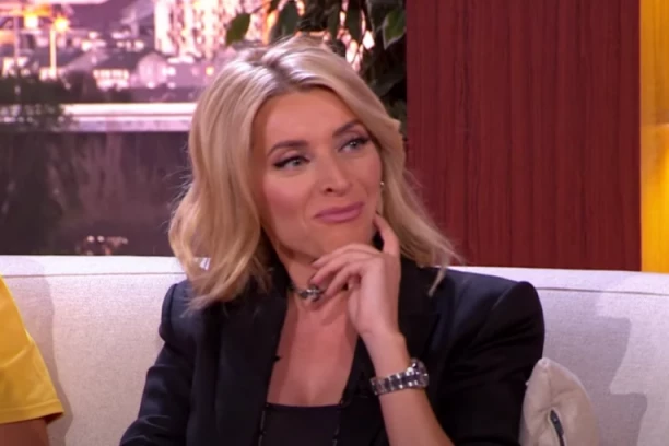 OVO JE MAJKA ANĐELKE PRPIĆ: Tokom trudnoće ona joj je najveća podrška, a svi kažu da izgledaju kao sestre!