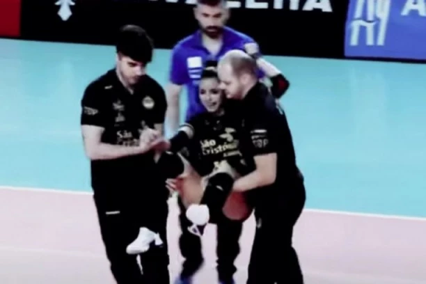 Odbojkašica koja zarađuje bogatstvo na "Only Fans-u" doživela HOROR povredu: Na rukama je IZNELI sa terena, moraće na OPERACIJU! (VIDEO)