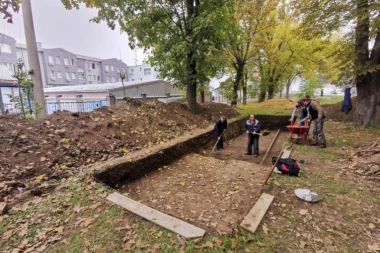 ŠOK U ČAČKU: Evo šta su arheolozi iskopali u centru grada (FOTO)