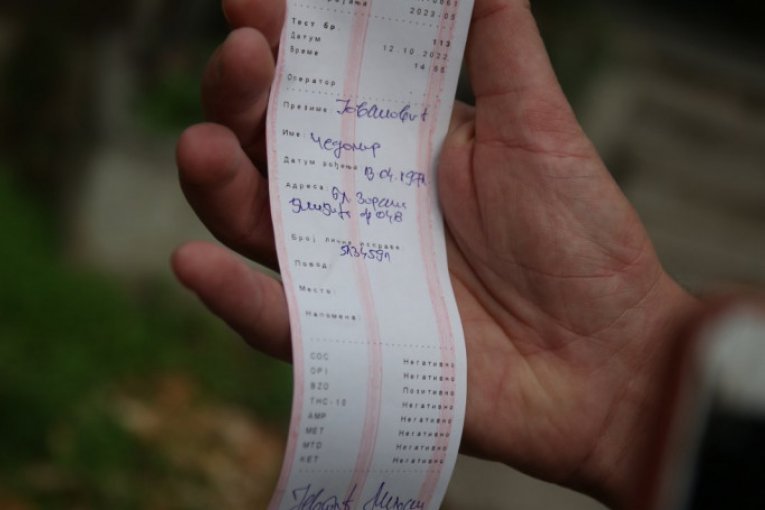 Aleksandar Šćekić advokat Čedomira Jovanovića pokazuje rezultate analiza