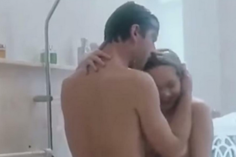 Scene iz filma "Oficir s ružom"