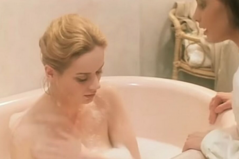 Scene iz filma "Oficir s ružom"