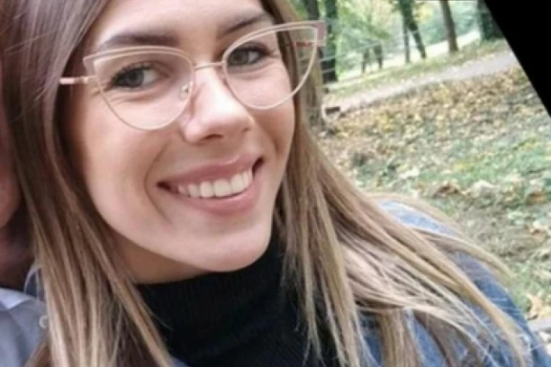 KONTROVERZNA RIJALITI UČESNICA POSTALA KONDUKTERKA, PA PROMENILA LIČNI OPIS: Osvanula prva fotografija sa novog radnog mesta!