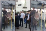 JAHAO KONJA U GRADSKOM PREVOZU? Bizarna scena zabeležena u video snimku! "Pet frendli" AUTOBUS  (VIDEO)