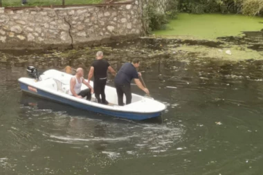 Tragedija kod Manastira Jovanja: Pukao viseći most, 20 ljudi upalo u reku, jedna osoba ne daje znakove života