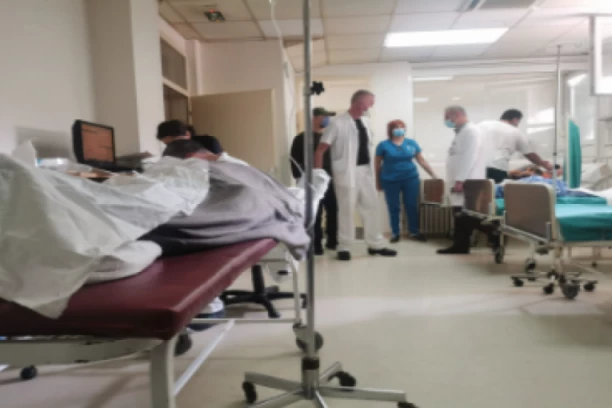 DVE ŽENE NA INTENZIVNOJ NEZI, TROJE PREBAČENO NA INSTITUT "BANJICA"! Direktor bolnice u Čačku o stanju povređenih prilikom rušenja mosta u Ovčar Banji!