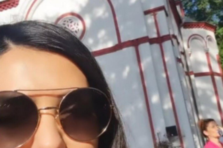 Tanja Savić u manastiru Tumane