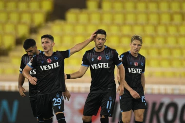 OVAKO NEŠTO NIKAD NISTE VIDELI: Komičan autogol koji je udaljio Zvezdu od nokaut faze! (VIDEO)