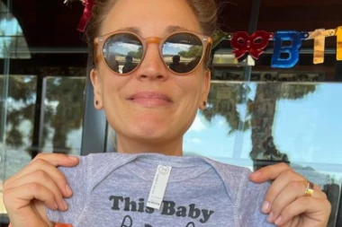 ZABORAVITE BALONE, POL BEBE SADA SE OVAKO OTKRIVA: Glumica pronašla mnogo zanimljiviji način (FOTO, VIDEO)