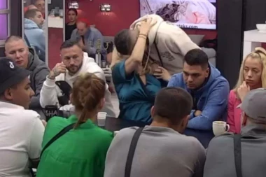 SOČNO! Lil Broks ukrotio Jelenu Golubović, pa je častio VRELIM POLJUPCEM! (VIDEO)