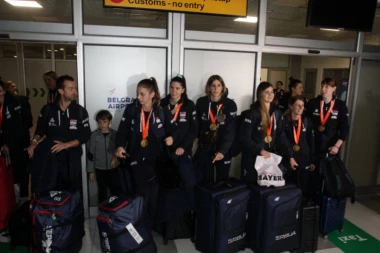 Jovana, kraljica odbojke i ćerka legende Partizana: Šampionske reči po dolasku u SRPSKU PRESTONICU! (VIDEO)