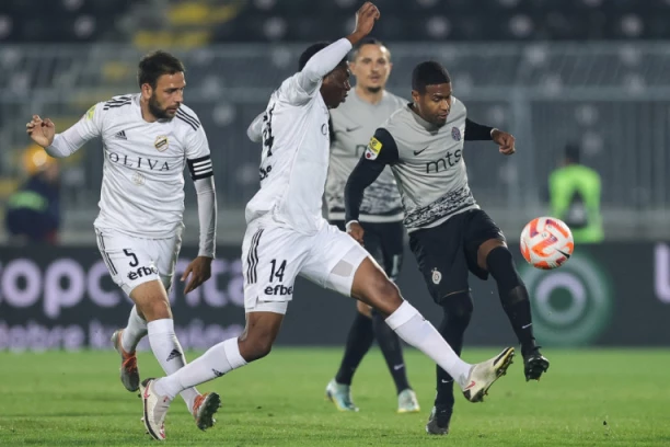 Golovi, preokreti, jedanaesterac, crveni karton: Derbi kola pripao Partizanu!